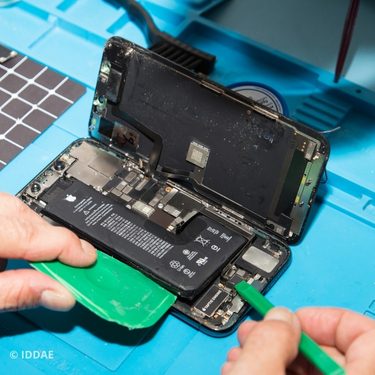 Votre smartphone nécessite un remplacement de batterie, car celle-ci conserve moins de 80 % de sa capacité d'origine. Nous proposons le remplacement de la batterie de votre iPhone.